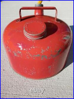 Antique/Vtg Old John Deere Tractor 2 1/2 Gallon Red Gas Can/Tank