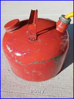 Antique/Vtg Old John Deere Tractor 2 1/2 Gallon Red Gas Can/Tank