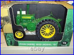 John Deere 1939 Model D Tractor ERTL (1/8) Scale Signed by Joseph Ertl