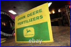 SCARCE 1950s JOHN DEERE FERTILIZER PAINTED METAL DEALER SIGN FARM TRACTOR CORN