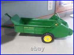 Scale Models John Deere Die Cast Metal Manure Spreeder Ertl- Signed